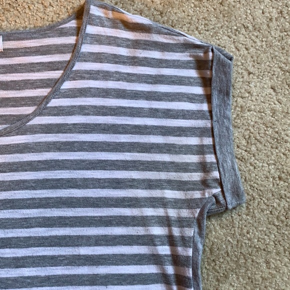 Liz Clairborne gray/white stripe women’s top - Picture 3 of 6